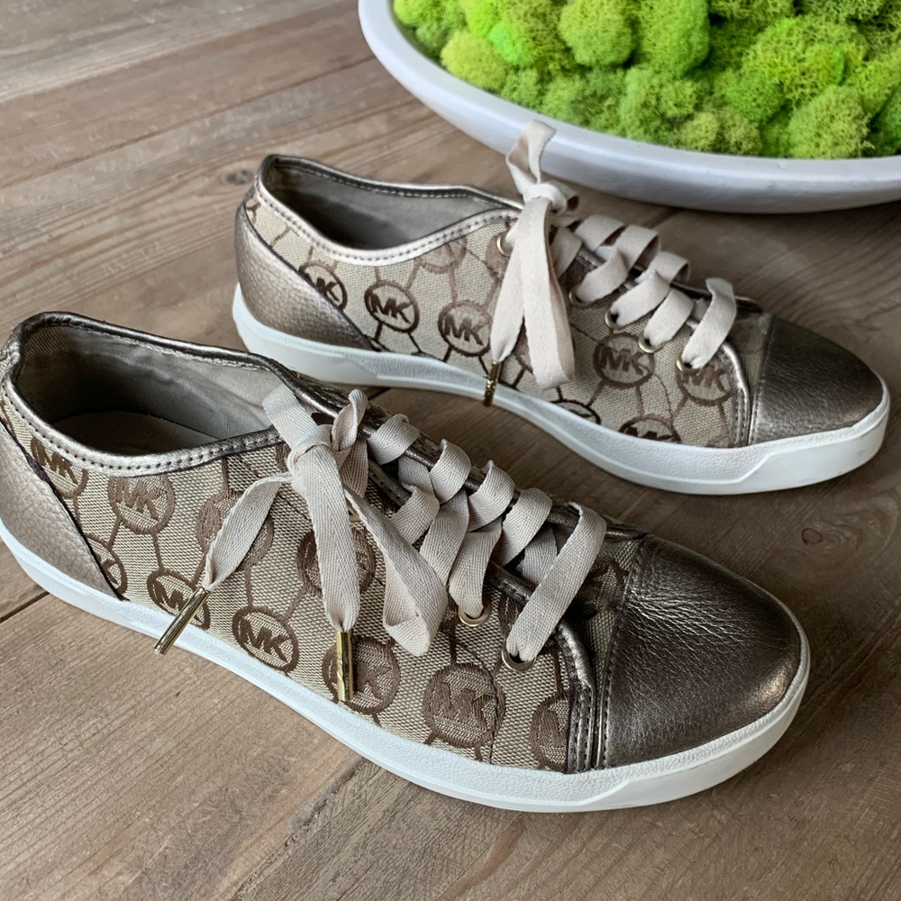 Beautiful Michael Kors Bronze MK logo sneakers 8.5 - Picture 3 of 5